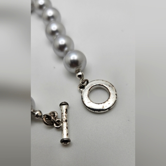 ๐ข3/$19๐ข CAROLEE Vintage Gray Silver Knotted Pearl Toggle Bracelet - Picture 3 of 4